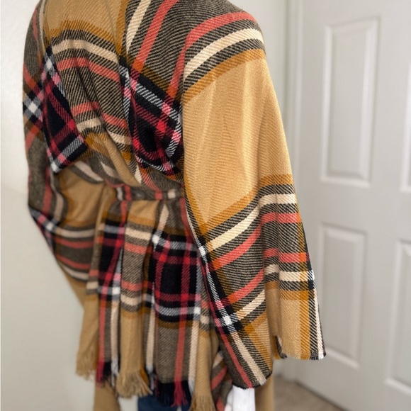 David & Young Camel Plaid Ruana With Belt one size.  #253 - Picture 3 of 10